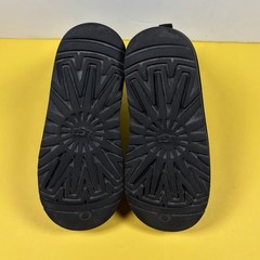 UGG Classic Mini Platform Black SUEDE Sz 2 KIDS LINED BOOTS 1143700K