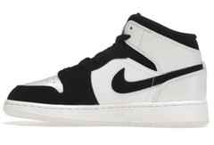 ⭐️ Nike Air Jordan 1 Mid SE Diamond Shorts GS Size 5.5Y ⭐️