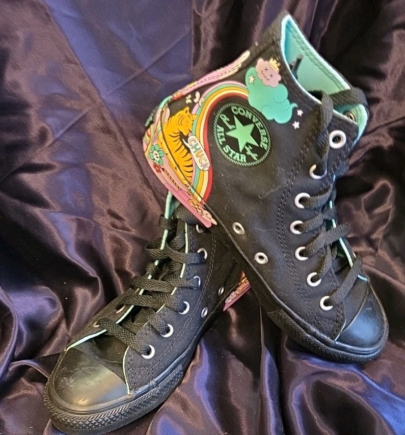 Converse All Star Chuck Taylor Youth SZ 2 Shoes Retro Graffiti Lace Up Sneakers