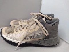 Nike Kyrie Flytrap Sneakers 5.5 Youth White Gray Athletic Shoes A17