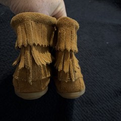 Minnetonka Kids‘ Suede Leather Double Fringe Soft Sole Moccasins Child Infant 8