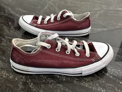 Converse Chuck Taylor All Star Maroon Canvas Low Top Youth Sneakers Size 2 kids