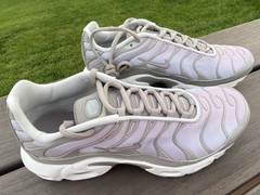 CD0609-035 Nike Air Max Plus – Size Y7 / W8.5 Brand New In Box