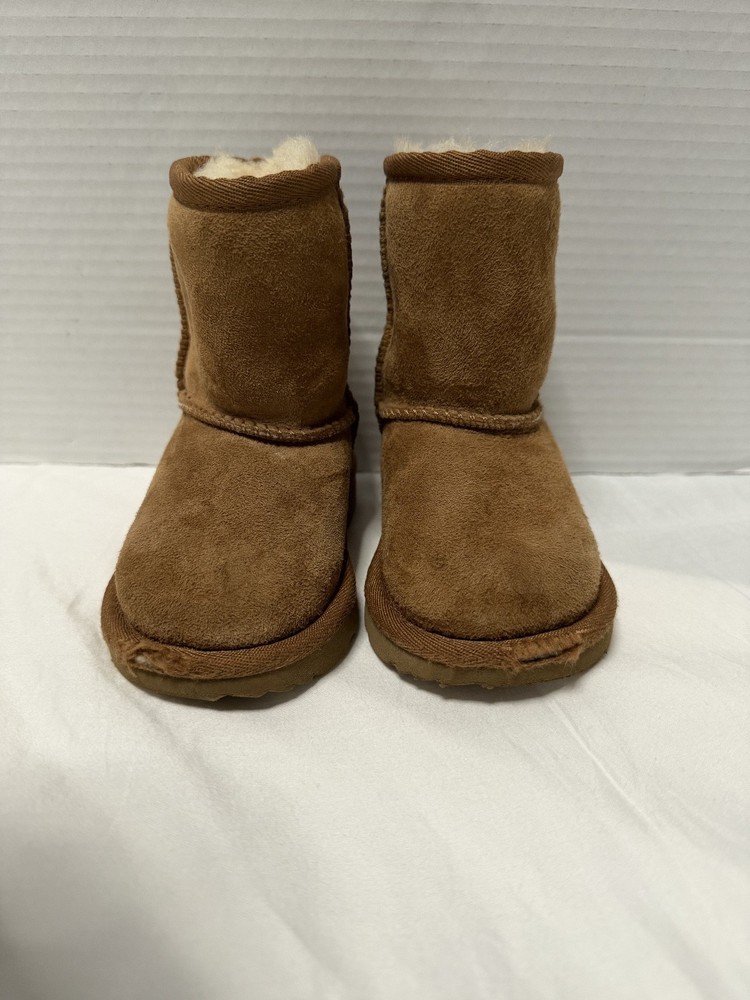 UGG Kids Classic Short Boot, Size 6 Chestnut Brown Sheepskin Suede – Pre Owned