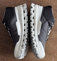 Size Youth 4 On Cloudhero Mid Waterproof Women’s 5.5 Black White 3YD30020299 NIB