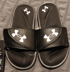 NEW Kidds Under Armour B Ignite VI Slides size 1Y Black – 4653