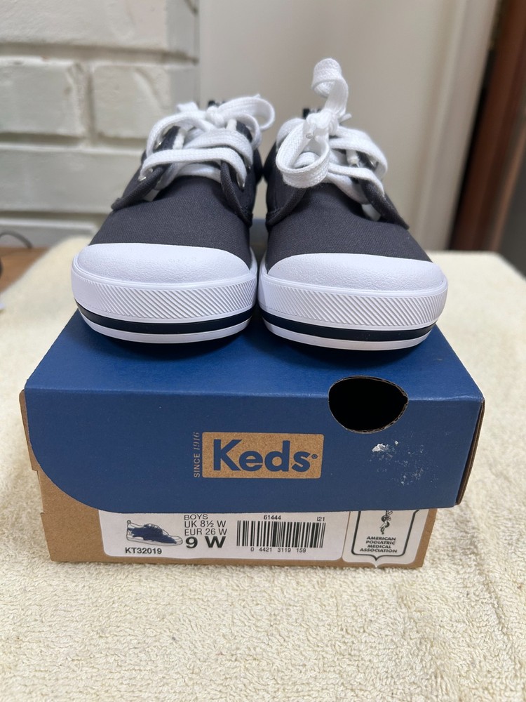 Keds Graham size 9 Wide classic sneaker canvas Navy lace Cap toe