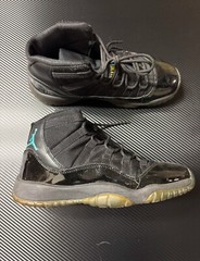 PreOwned Fair Oxidation Yellowing Jordan 11 Retro Gamma Blue (GS) Size 5.5 Youth