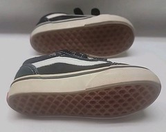 Vans Old Skool V size 9T Black and White Kids