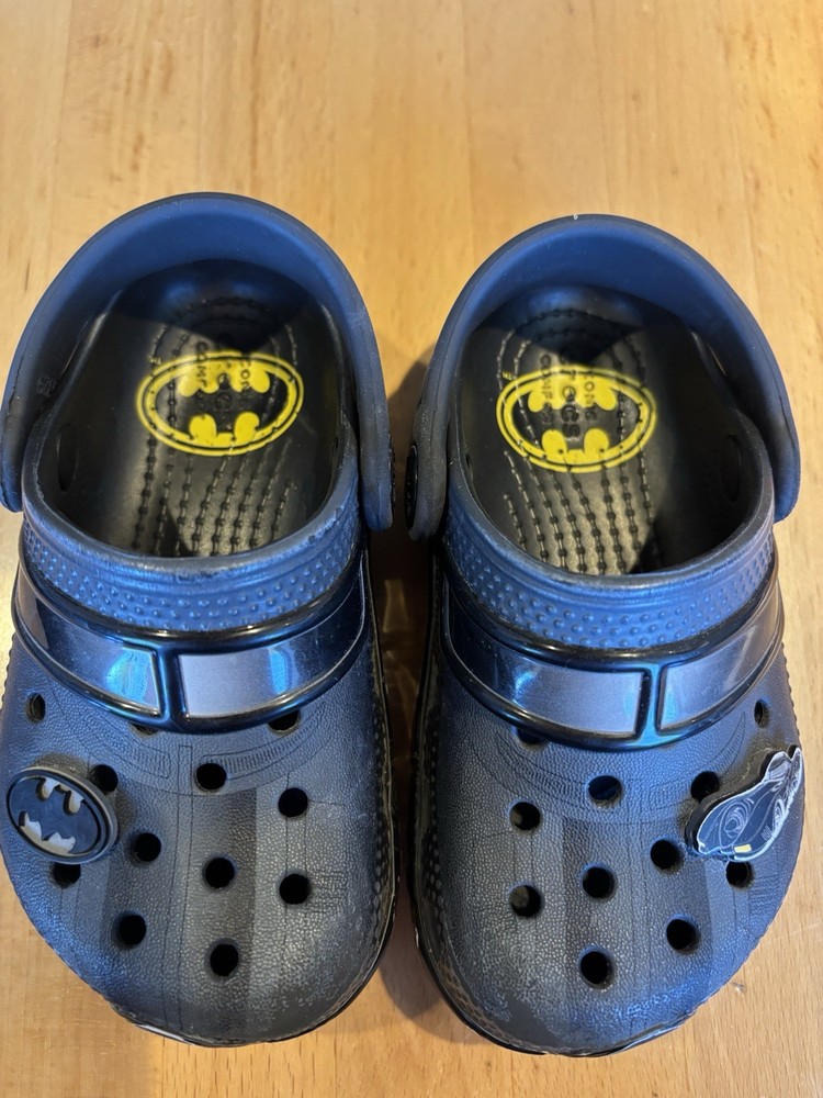 Crocs Kids Size 7 Batman Black