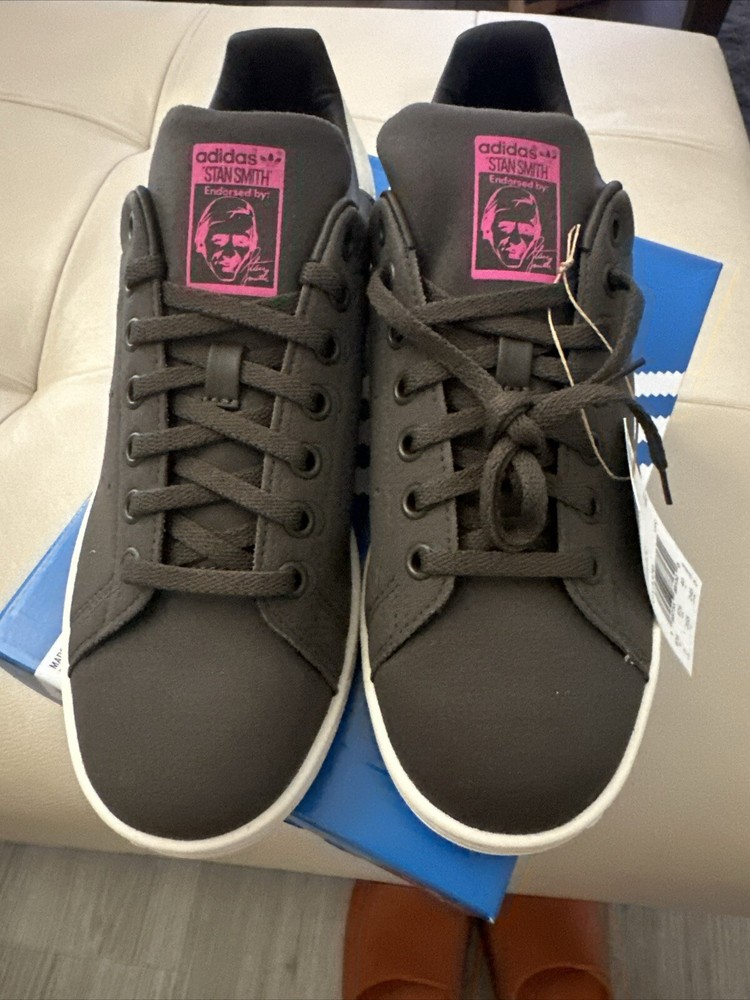 Adidas Stan Smith J Classic Comfy Shoe / Shadow Olive / GY3370 / Youth 7, Wmns 8