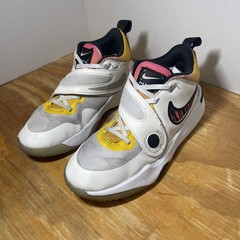 Nike Team Hustle D11 Low Doodles Size 5.5 Y – FJ7688-101 (Used)