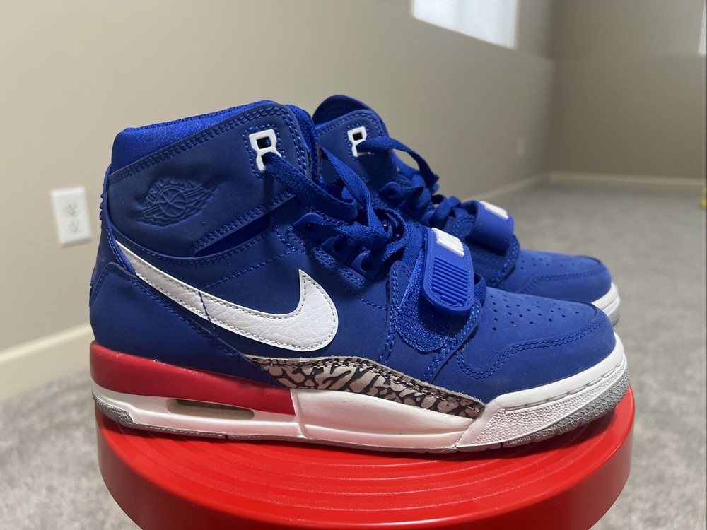 Aire Jordan Legacy 312 ‘pistons’ Size 4.5
