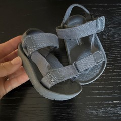 Carter’s Unisex Kids Gray Strappy Hook & Loop Sandals US Size 3