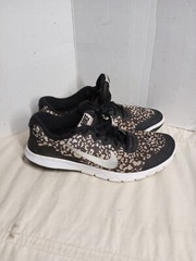 Nike Flex Experience RN 4 Women’s Black White Athletic Shoes 749822-001 Sz 6Y