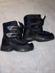 Youth US Size 11/ EU 28 Winter Boots, Reflective Grey and Black, Easy latch