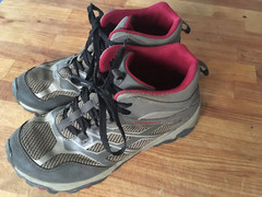 Merrell Kid’s Mid Waterproof Hiking Boot Size 5 M Earth Color