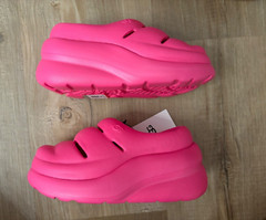 NWT UGG T Sport Yeah Clog TAFFY PINK Kids 11 Sandals Slides Water Shoes Slip On