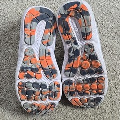 Under Armour Assert 9 Youth Sneaker Size 2.5 Orange/White