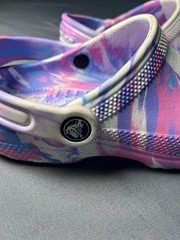 Crocs Classic Kids‘ Marbled Clog in Multi-Color/Tie-Dye Casual Bright Travel