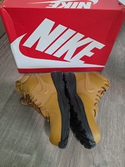 Nike Manoa Leather GS Wheat Brown Beige Black Boots BQ5372-700 Size 5.5Y NEW