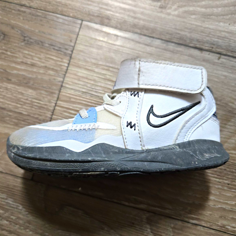 Nike Kyrie Infinity Unisex Kids Mid Top Athletic Sneakers Size 9 White/Gray/Blue