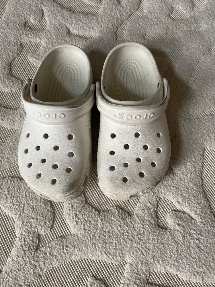 white crocs – unisex kids size 2 classic style