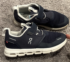 Nice! On Cloud Play Unisex Kids Running Shoes Midnight/white – Size K3
