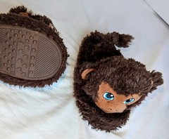 BOYS GIRLS SLIPPERS, BUILD A BEAR FAUX FUR MONKEY Sz M (12-13). SLIP ON. FOAM