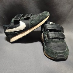 Nike MD Runner Valiant Toddler size 7 Sneakers Black White Kids Shoes preppy