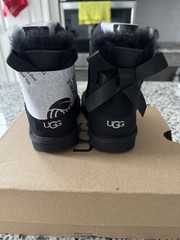 UGG T Mini Bailey Bow II Kids Boot Black Suede Bow Shearling Size 9