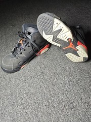 Size 2Y – Jordan 6 Retro 2019 Mid Infrared (384666-060)
