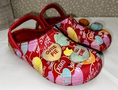 Crocs Sweethearts x Crocs Classic Clogs Size J 5 Valentines Day Limited Edition