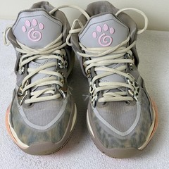 Nike Kyrie Infinity Leopard Camo Boys Size 6 Gray Basketball Shoes Sneakers
