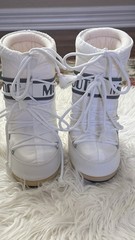 ✨✨✨Moon Boots US 10/12.5 Girls/Boys/Unisex. (Authentic)