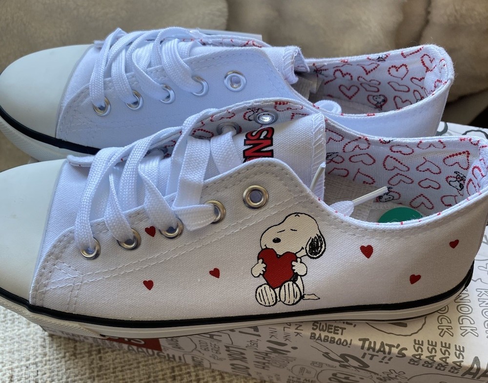 New Peanuts Canvas Low Top Sneaker Snoopy Hearts White/Red/Black Size Kid’s 4