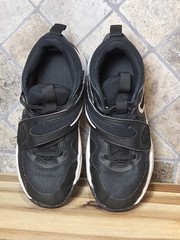 Nike Team Hustle D11 Low Black White – DV8994-002 Size 1 Youth Leather