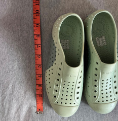 Native Jefferson Kid Size Juniors 4 Greens Slip On Sneaker