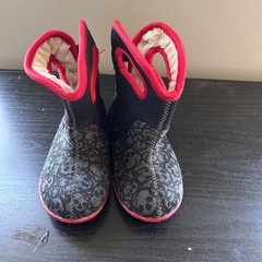 Bogs Baby Skulls Waterproof Insulated Boots Black Red Grey Kids Size 8 71448-009