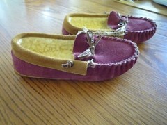 Maroon Colored Leather Suede & Fleece Lined Moccasin Slippers Youth Size 2