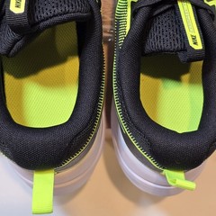 Nike Cosmic Runner Big Kids Road Running Shoes Size 7Y Black/Volt/Wolf Grey…
