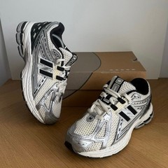 New Balance 1906 R ‘Silver Metallic/Black Kids Sneakers GC1906ER- SZ 6 Y