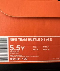 Size 5.5 (GS) – Nike Team Hustle D8