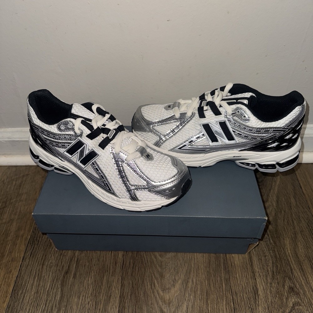 .New Balance 1906ER – Silver/Black/White – Kids Size 6.5- NEW IN BOX