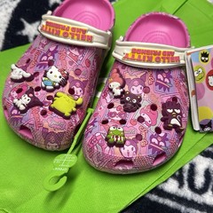 🇺🇸 Crocs J2 Hello Kitty 🌸New with Tags Classic Clogs Unisex Shoes Slip On…