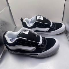 NEW Vans Knu Skool Black White Kids Size 2.5 Low Top Skate Shoes Sneakers