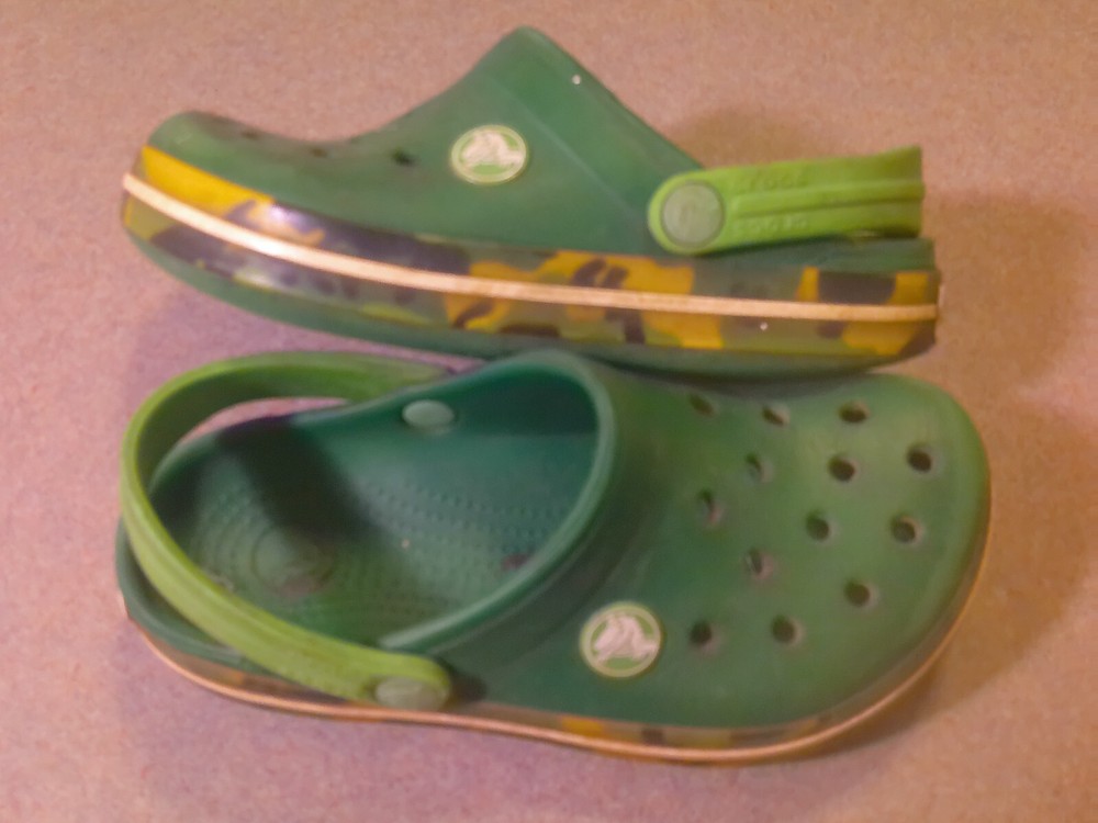 Crocs Kids Size 10/11 Crocband Clog Slip On Water Shoes Green With Camo Trim
