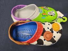 Crocs Kids Classic Clogs VARIANT Toy Story Woody & Buzz Lightyear J1 NWT
