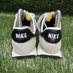 US Youth Size 5 – Nike Waffle Trainer 2 sneakers in White/Black/Sail