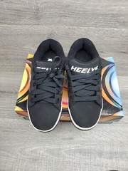 Black And White Heelys Youth Size 2 Yth 2
